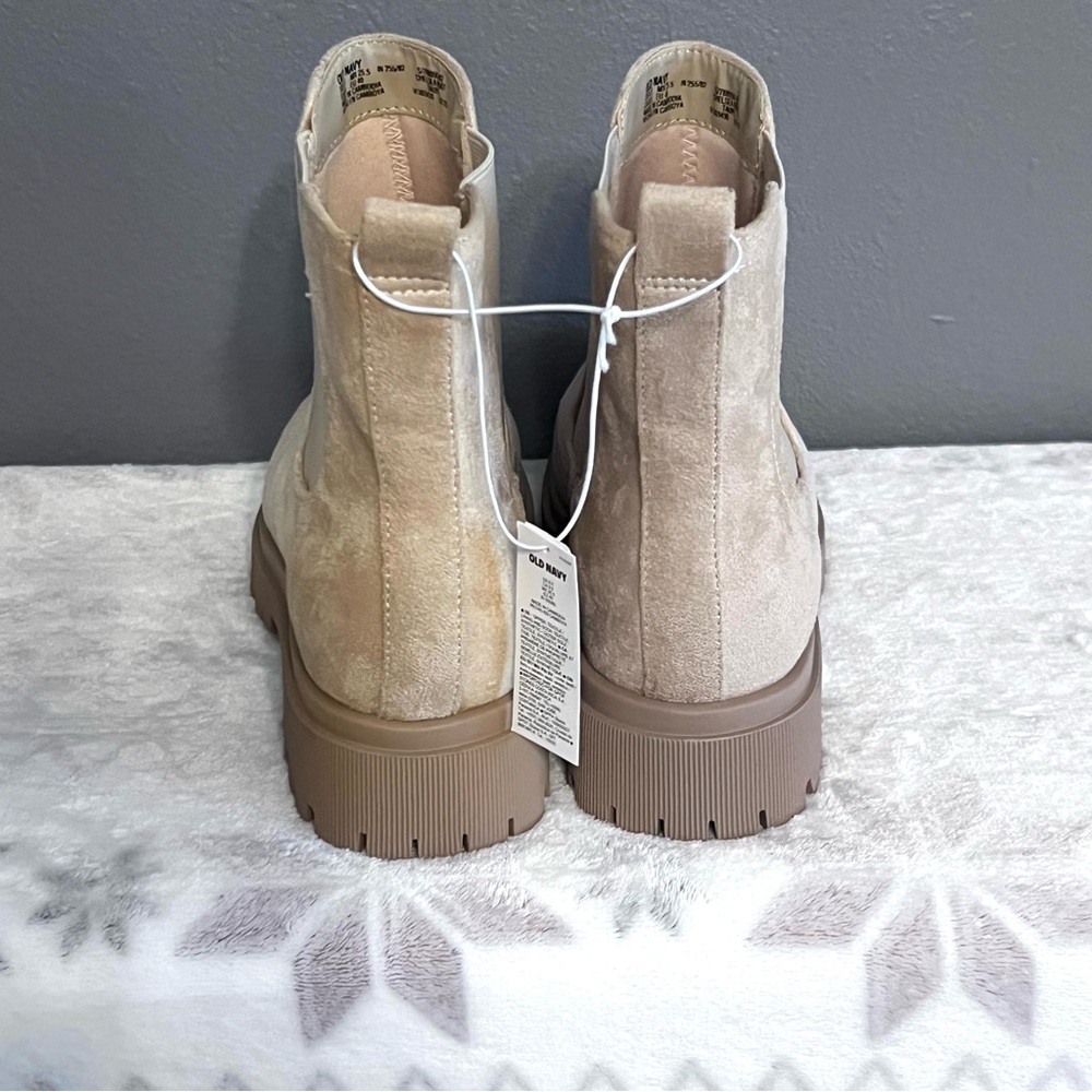 Old Navy Taupe Faux Suede‎ Chelsea Boot Chunky Heel Women’s Size 8.5, NWT - Picture 6 of 12